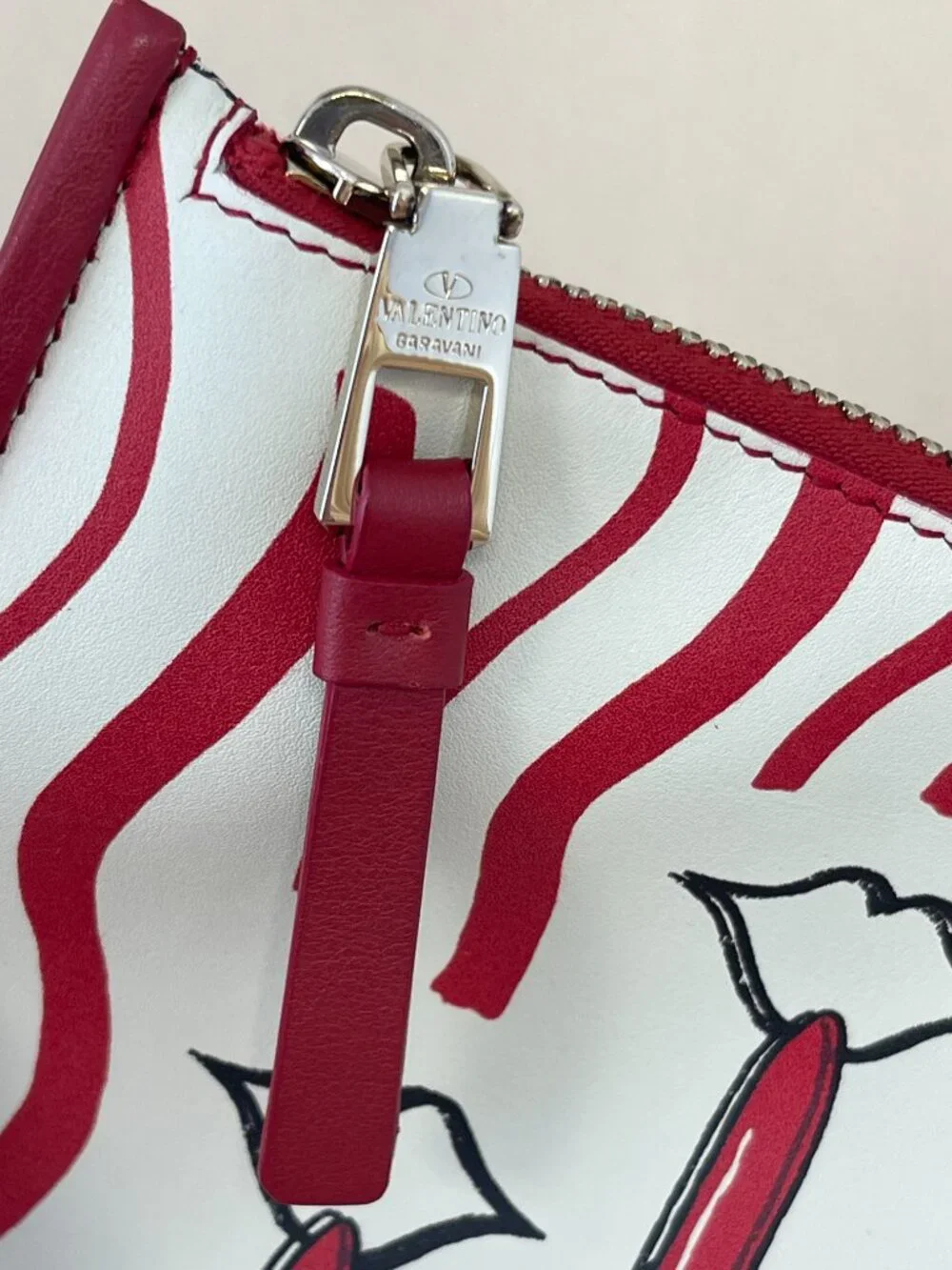 Valentino Garavani White & Red Lipstick Print Leather Large Pouch - Preowned